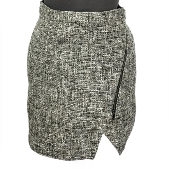 Banana Republic Grey Tweed Diagonal Zip Mini Skirt Size 0 - Picture 4 of 10